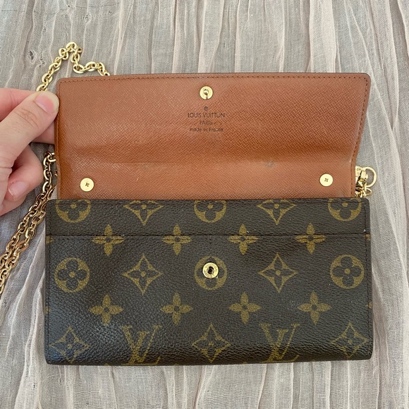 Authentic Louis Vuitton 1998 Monogram Wallet on Gold Chain - Picture 3 of 4